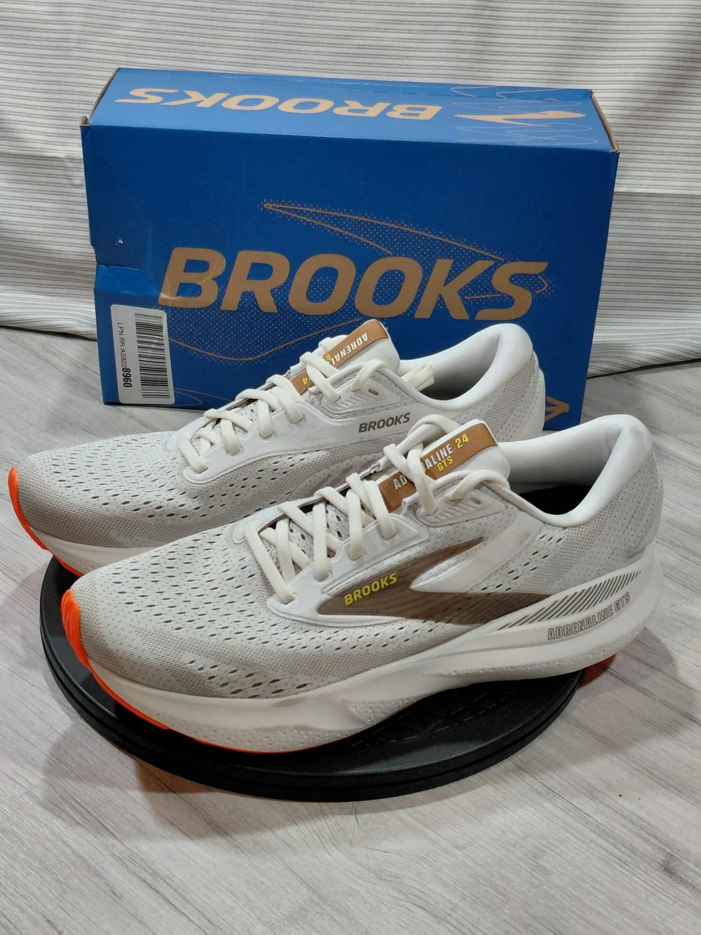 NEW Brooks Mens Adrenaline GTS 24 Running Shoes Coconut/Portabella Orange M11.5